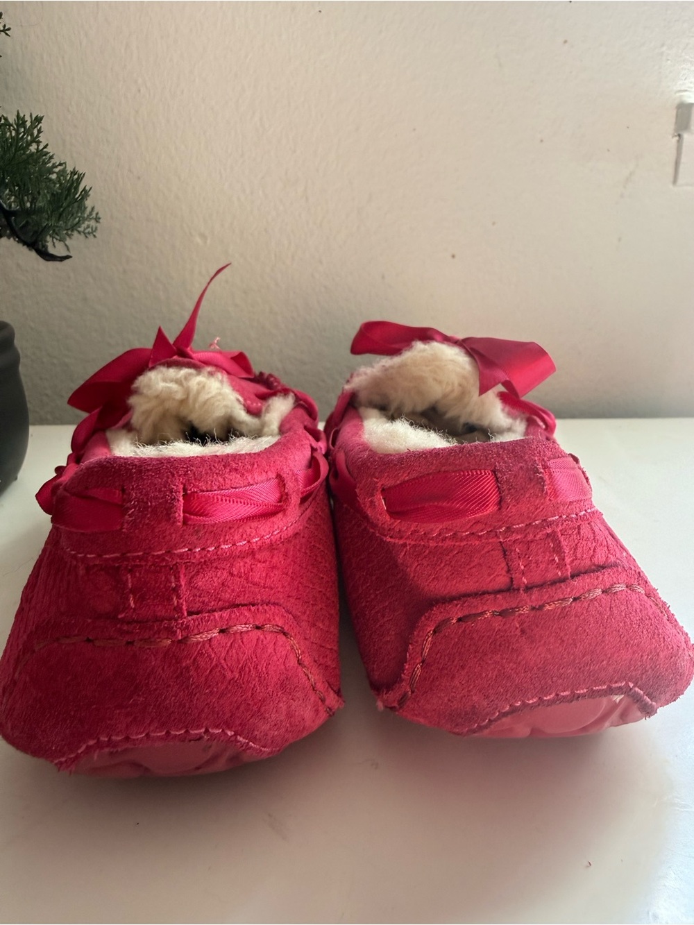 UGG Dakota size 8 Pink Satin-Bow Shearling Moccasins - Picture 5 of 8
